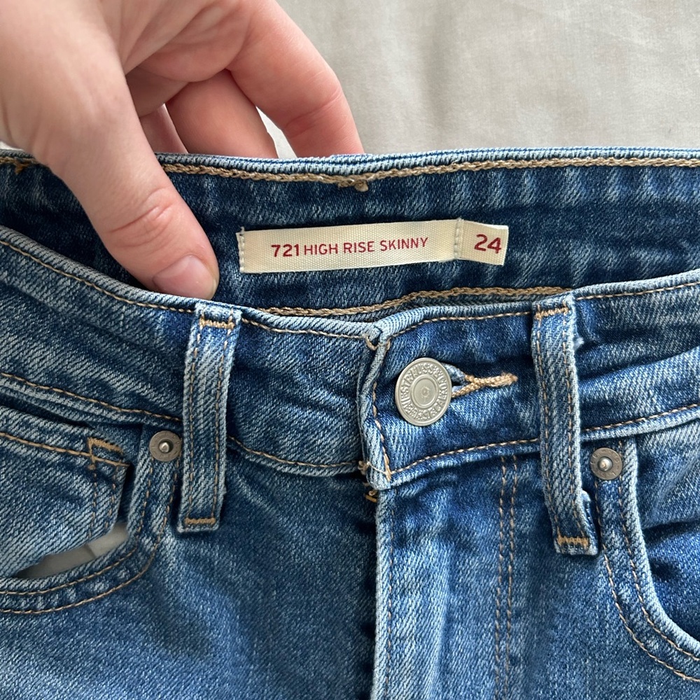 Levi’s 721 High Rise Skinny Jeans - Picture 7 of 9
